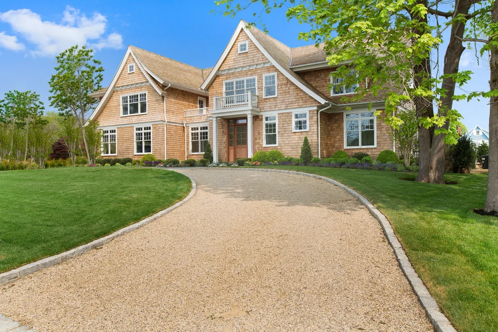 Bishops Grant Exterior Home, Southhampton Village
