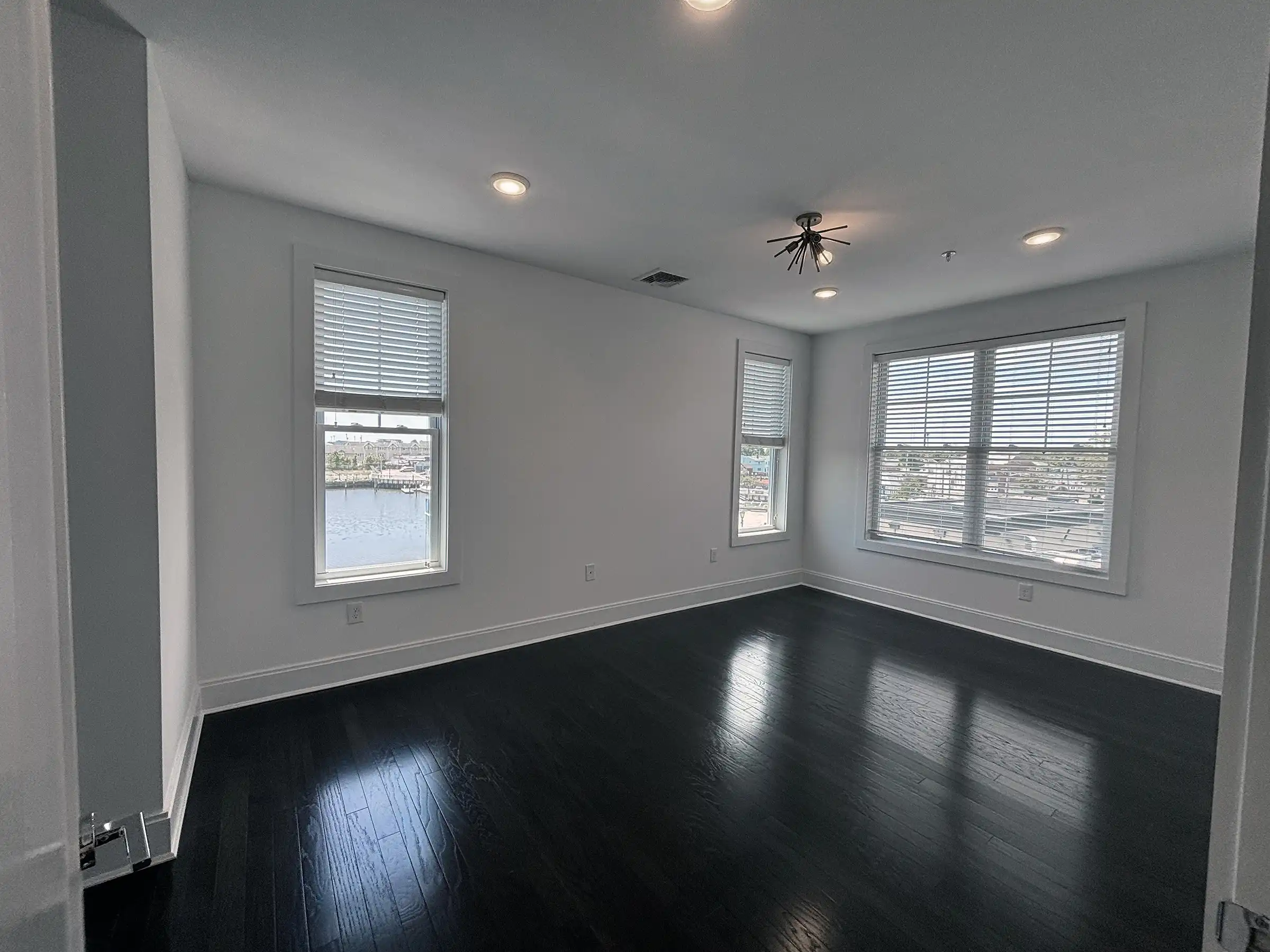 526 Marina Pointe Drive Interior - View 4