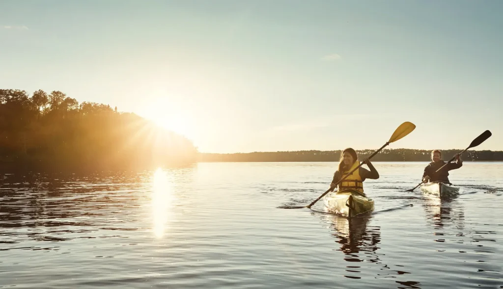 couple kayaking