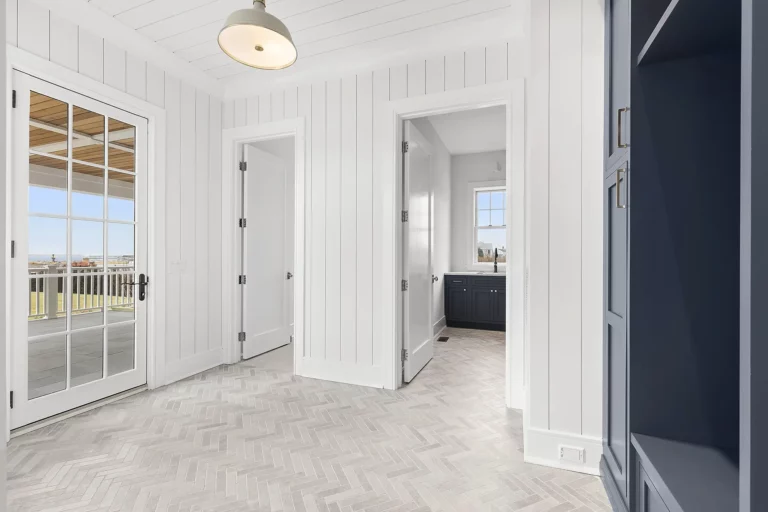 Oneck Landing - View 25, Opens Model Box