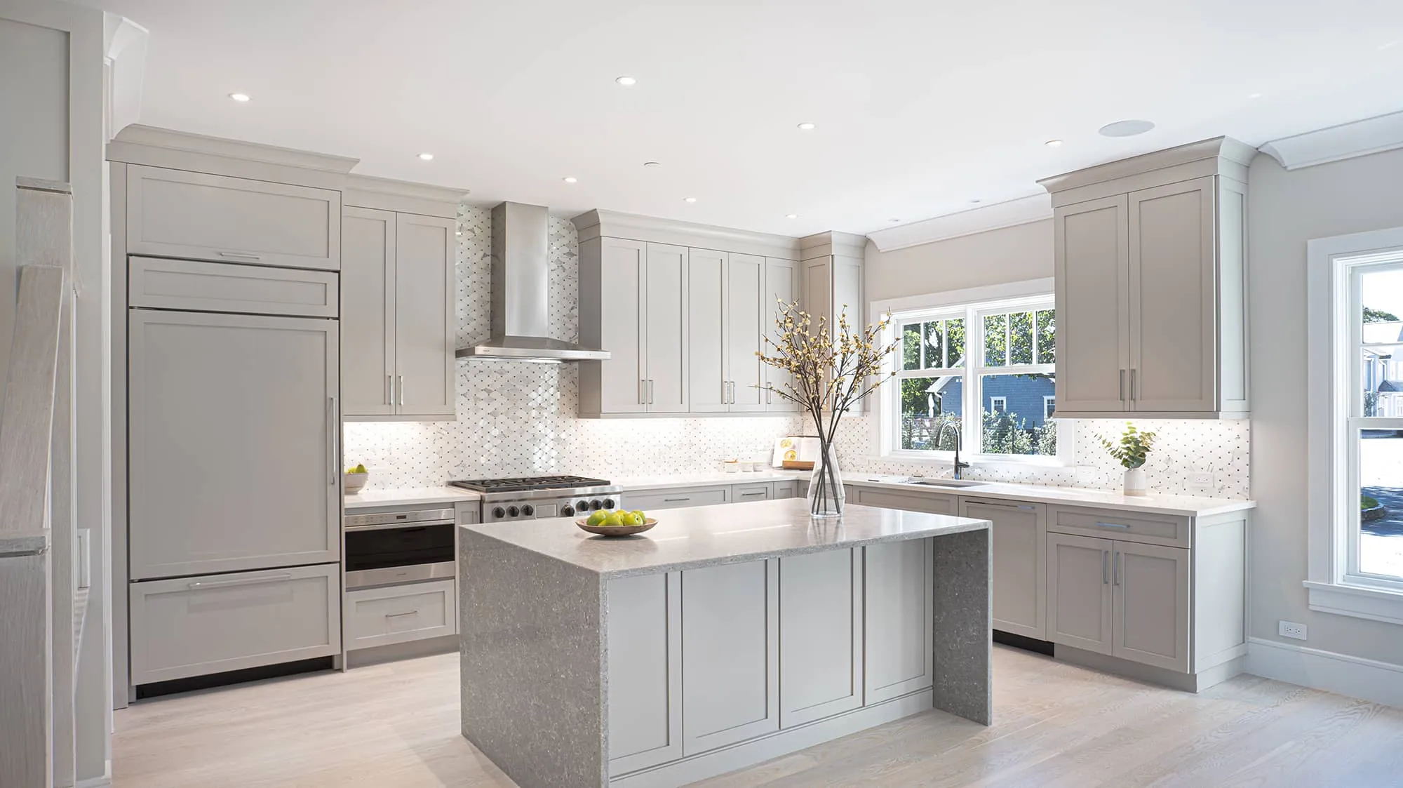 Latch white pained model kitchen