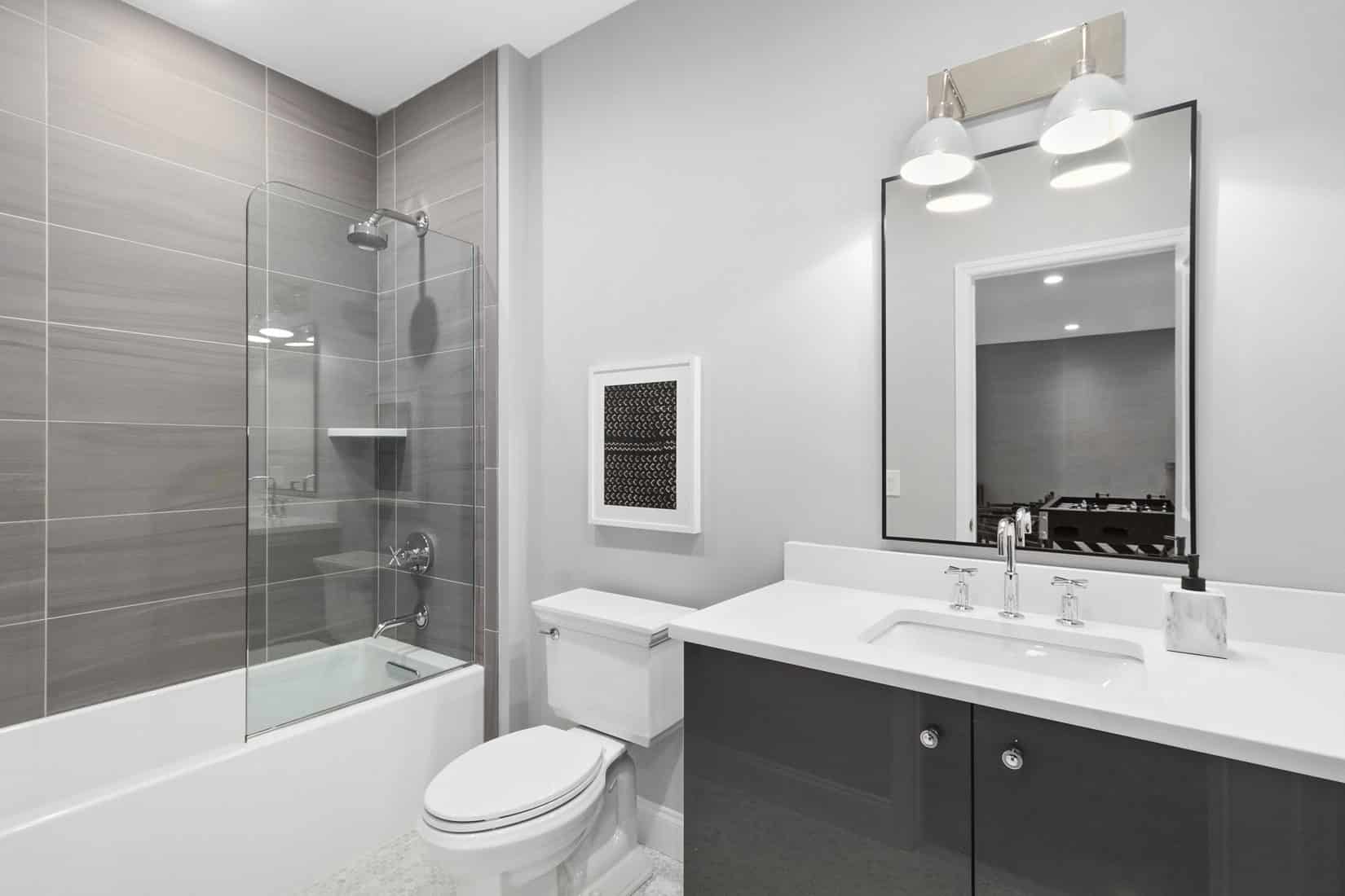 Hall Bath 1650x1100 - View 35