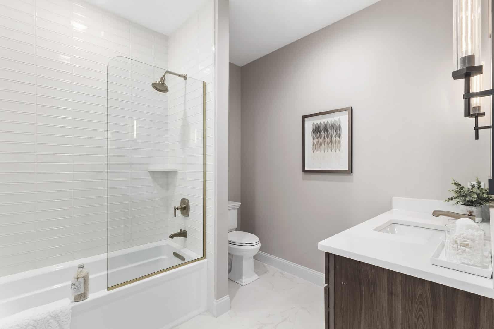 Hall Bath 2 1650x1100 - View 80