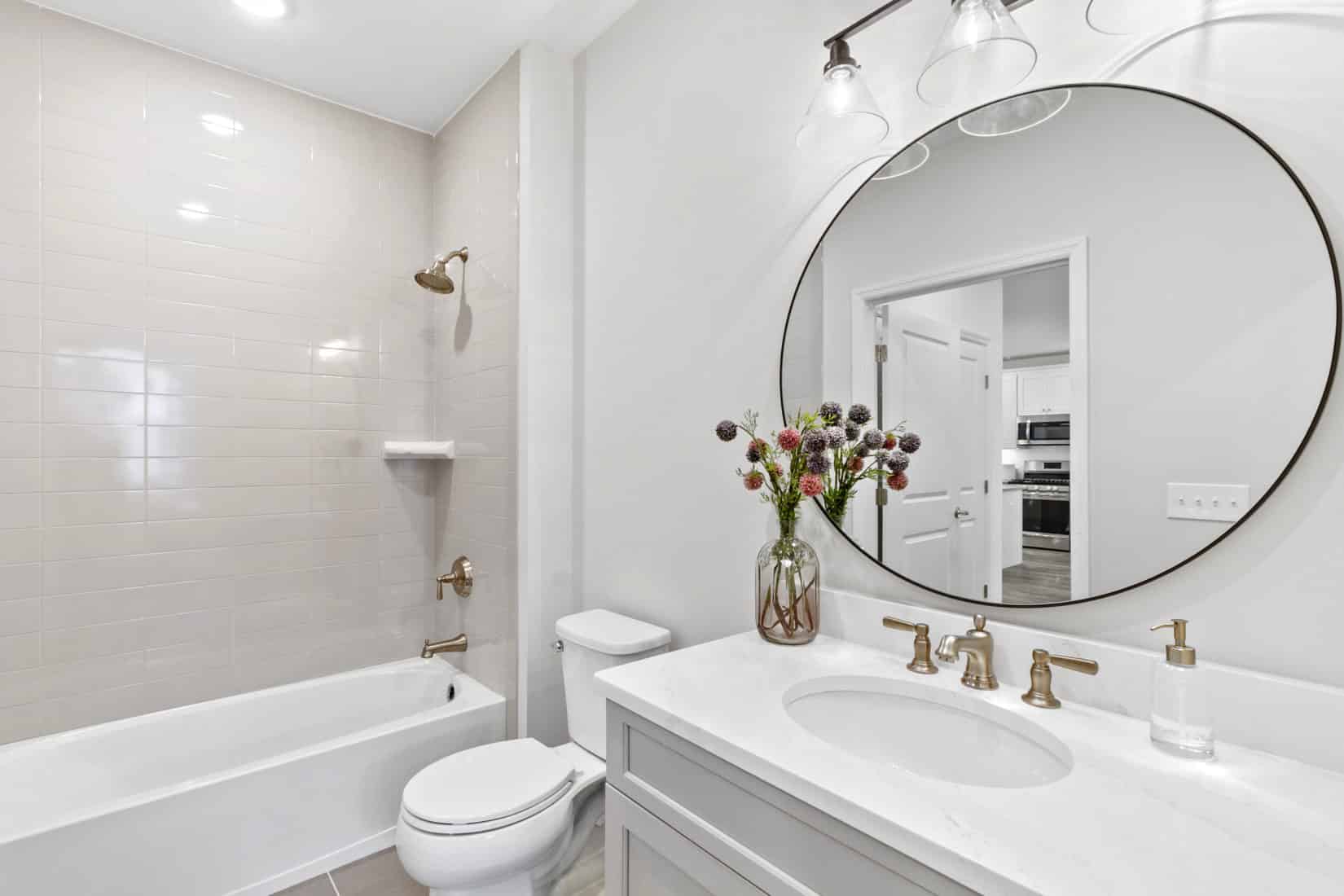 Hall Bathroom 1650x1100 - View 8