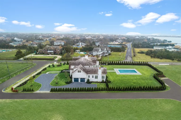 Oneck Landing - View 3, Opens Model Box