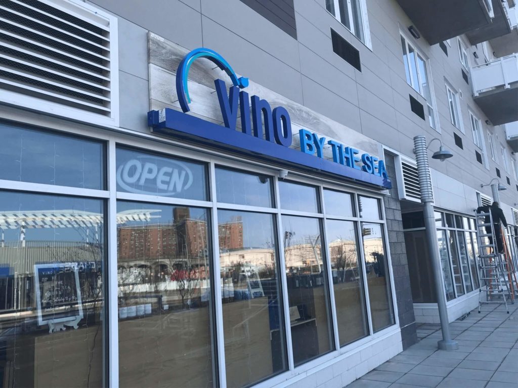 The Tides at Arverne by the Sea VIno by the sea
