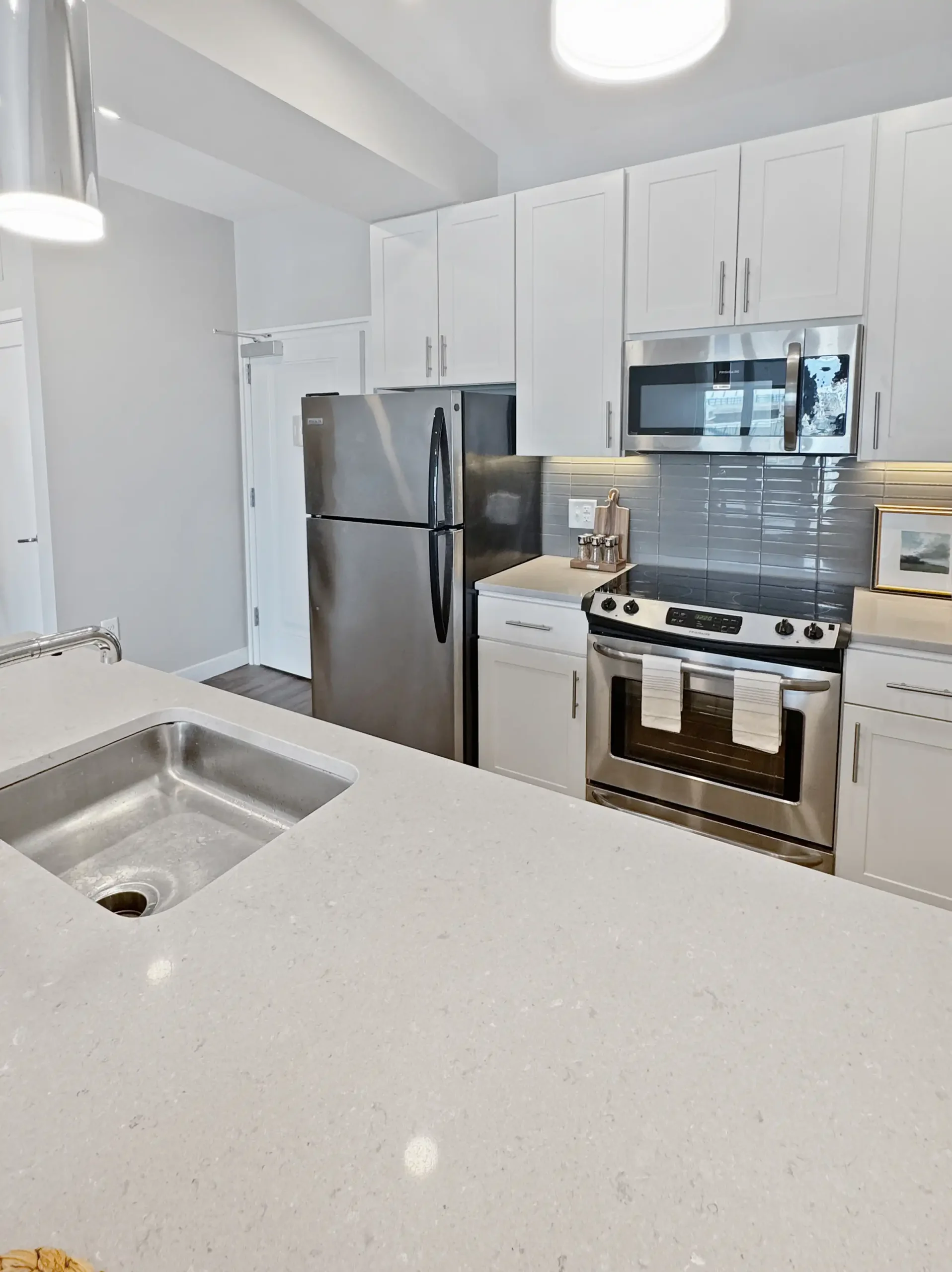 Tides 1 Bedroom Kitchen - View 42