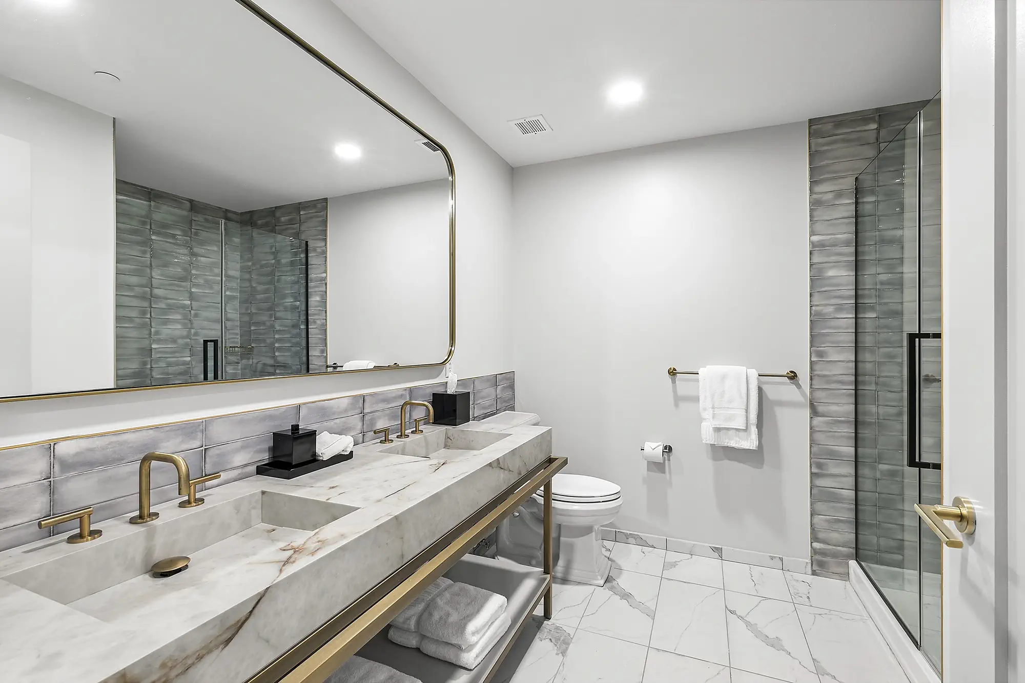 - View 4, Opens Model BoxSelby ExecSuite Bathroom