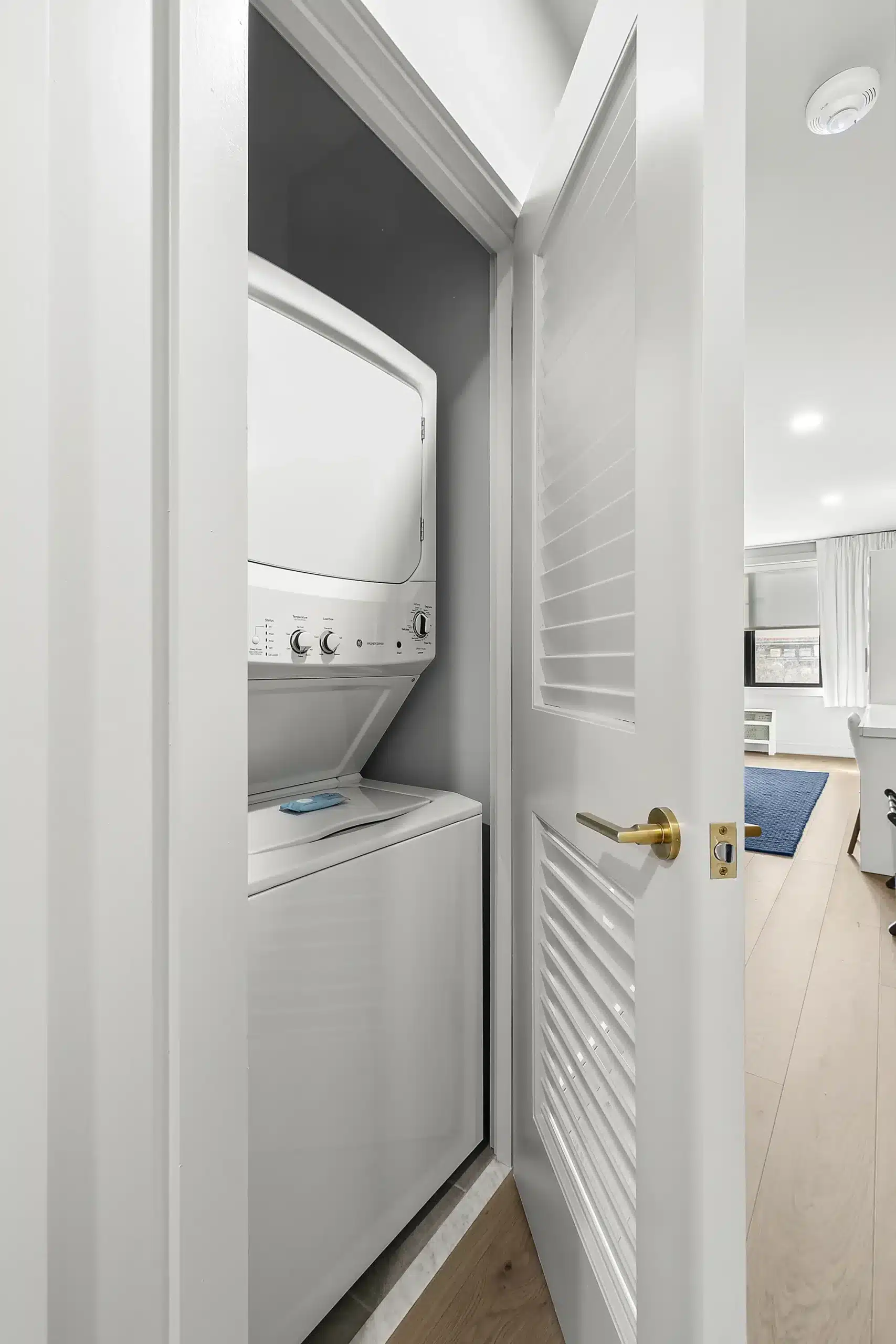 - View 1, Opens Model BoxSelby ExecSuite WasherDryer