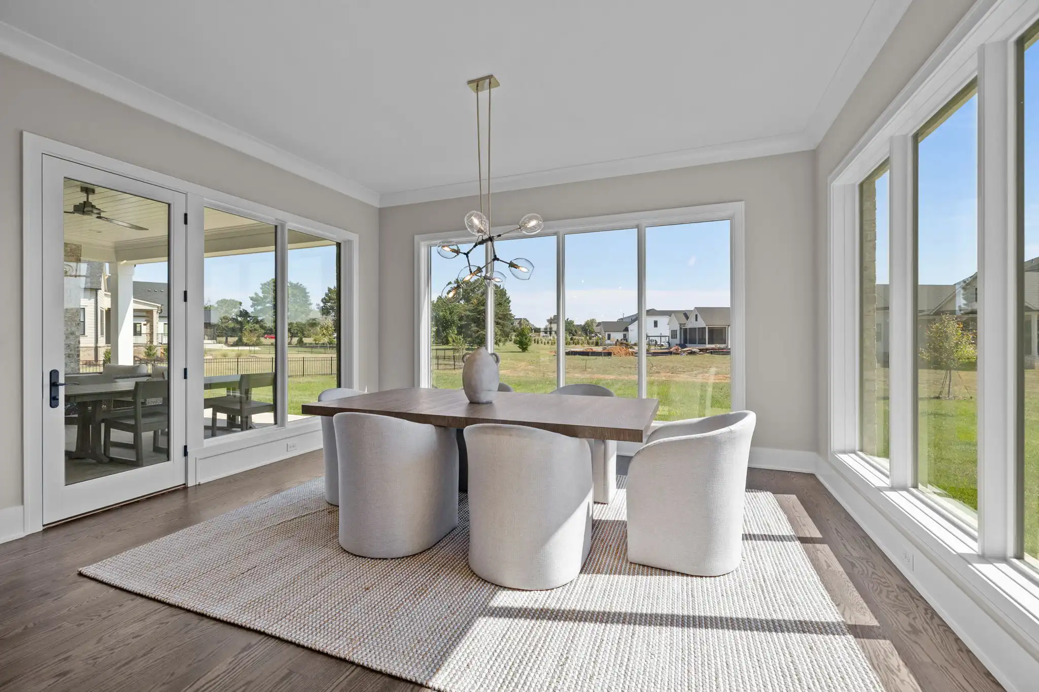 - View 21, Opens Model Box33 or 2U5A6693 1