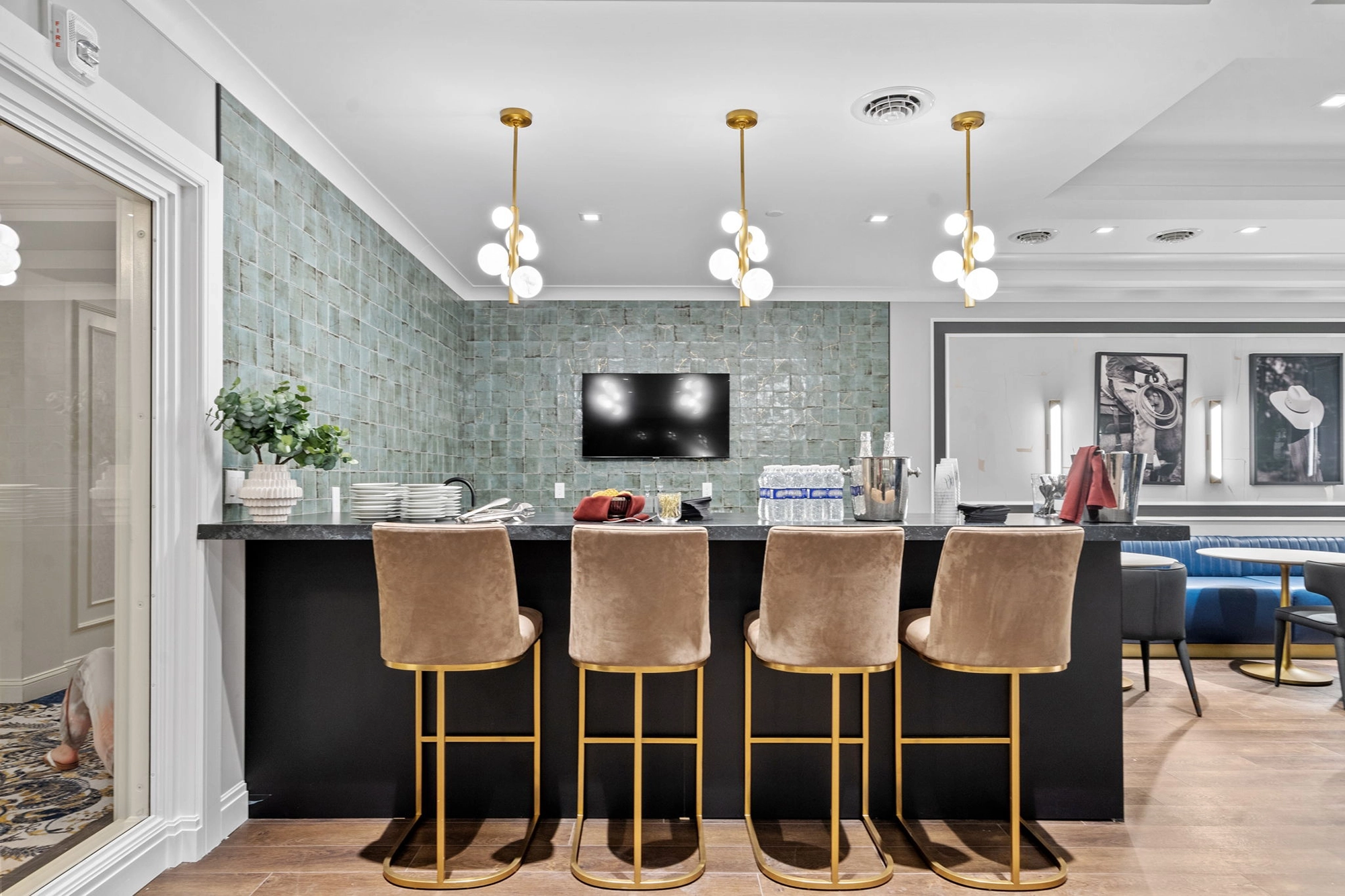 18 or 365 broadway amenities