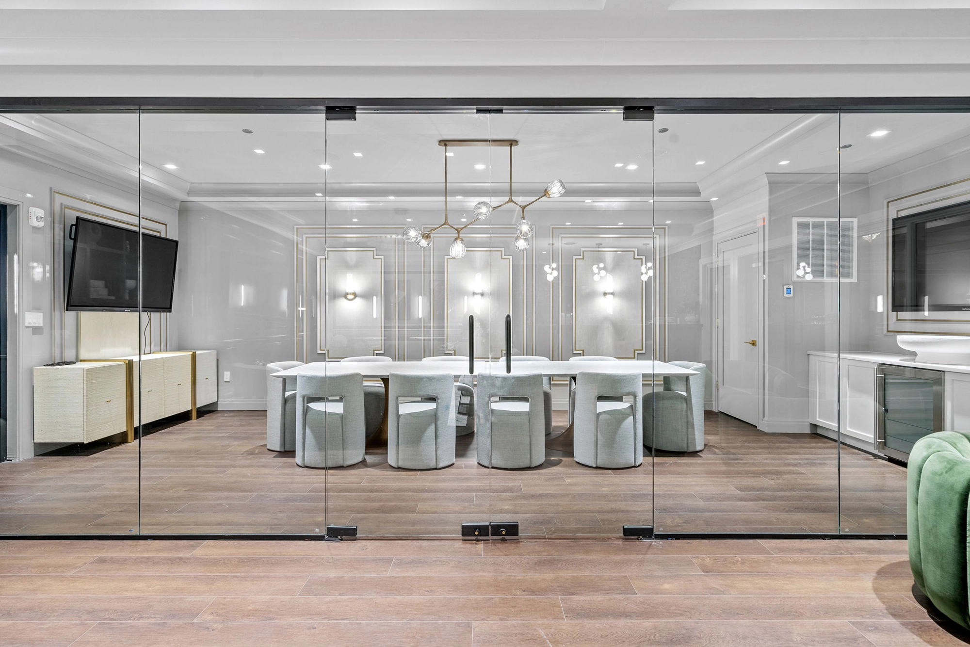 15 or 365 broadway amenities