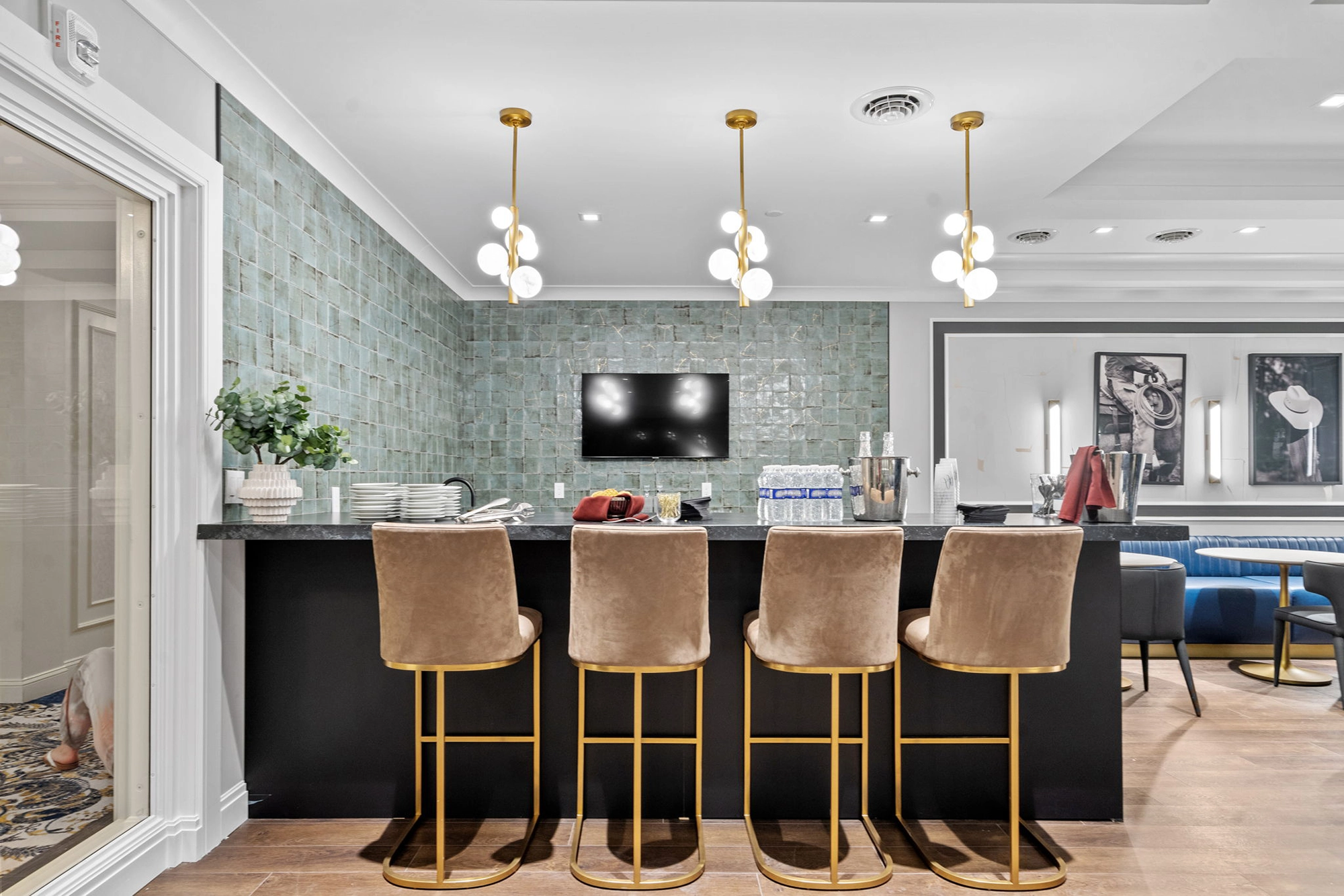 18 or 365 broadway amenities