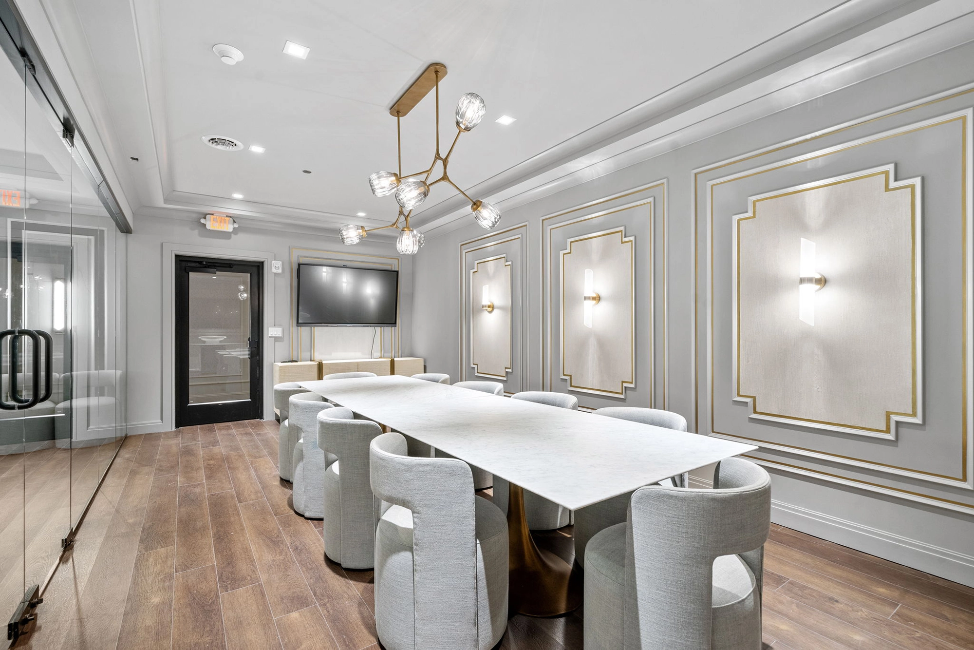 27 or 365 broadway amenities