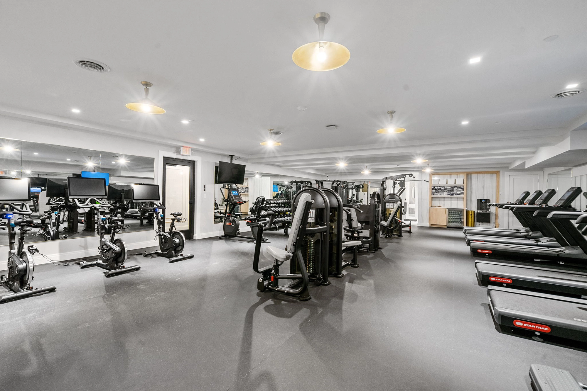 40 or 365 broadway amenities