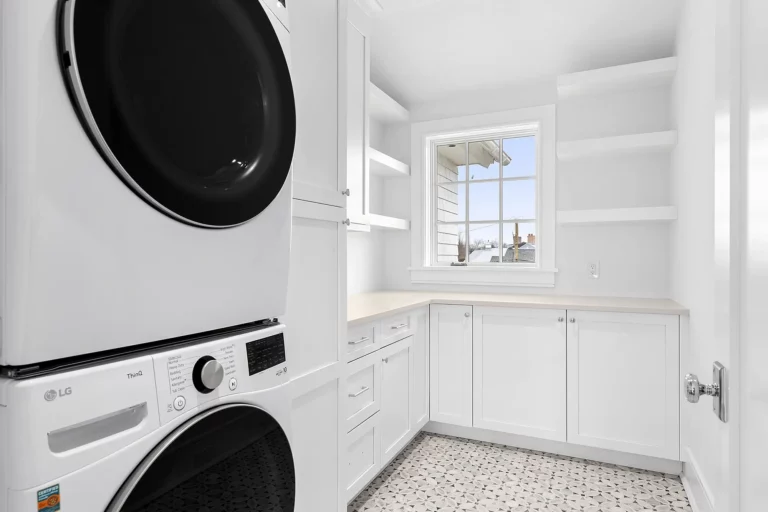 Oneck Landing - View 18, Opens Model Box