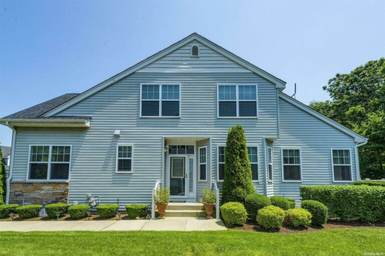 Exterior view of a Meadowbrook Pointe home