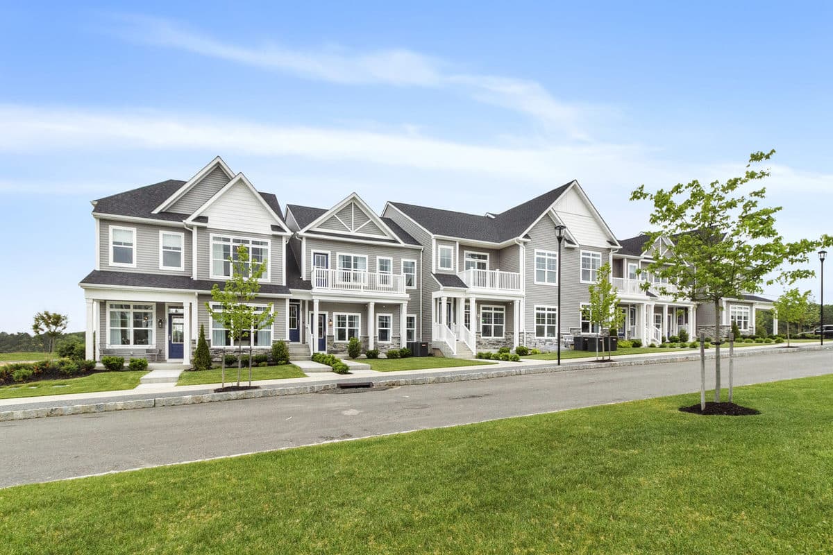 Country Pointe Meadows - Yaphank - The Bradford - 10