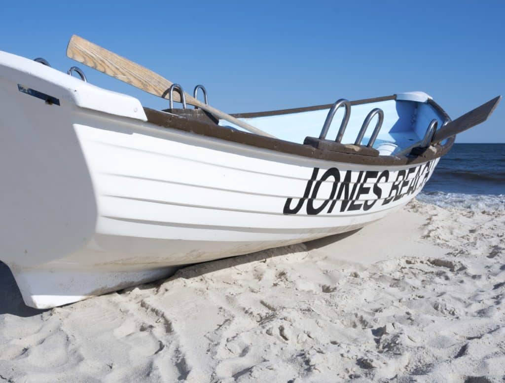 Meadowbrook Pointe East Meadow -Jones-Beach-boat