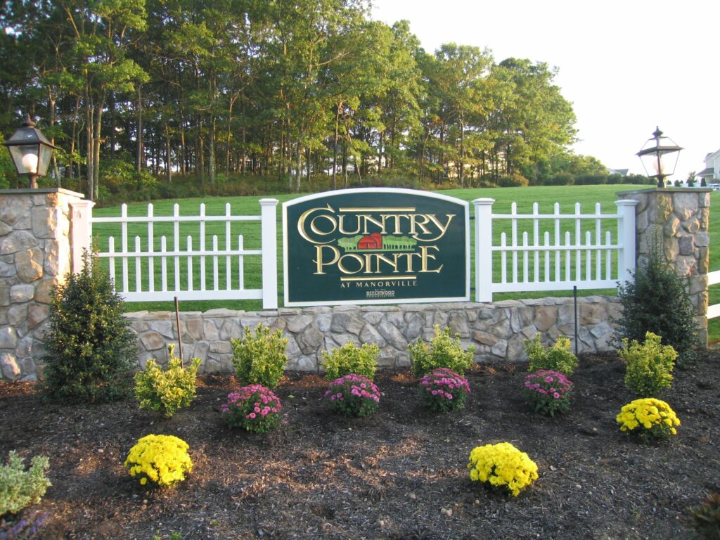 Country Pointe Manorville Sign