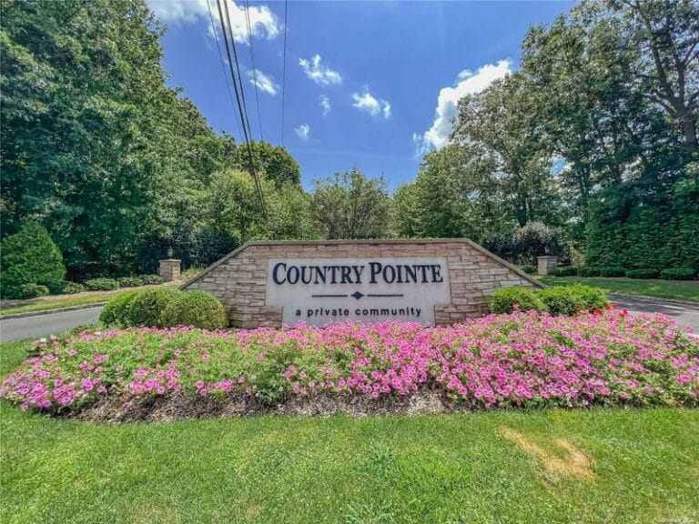 Country Pointe entrance sign