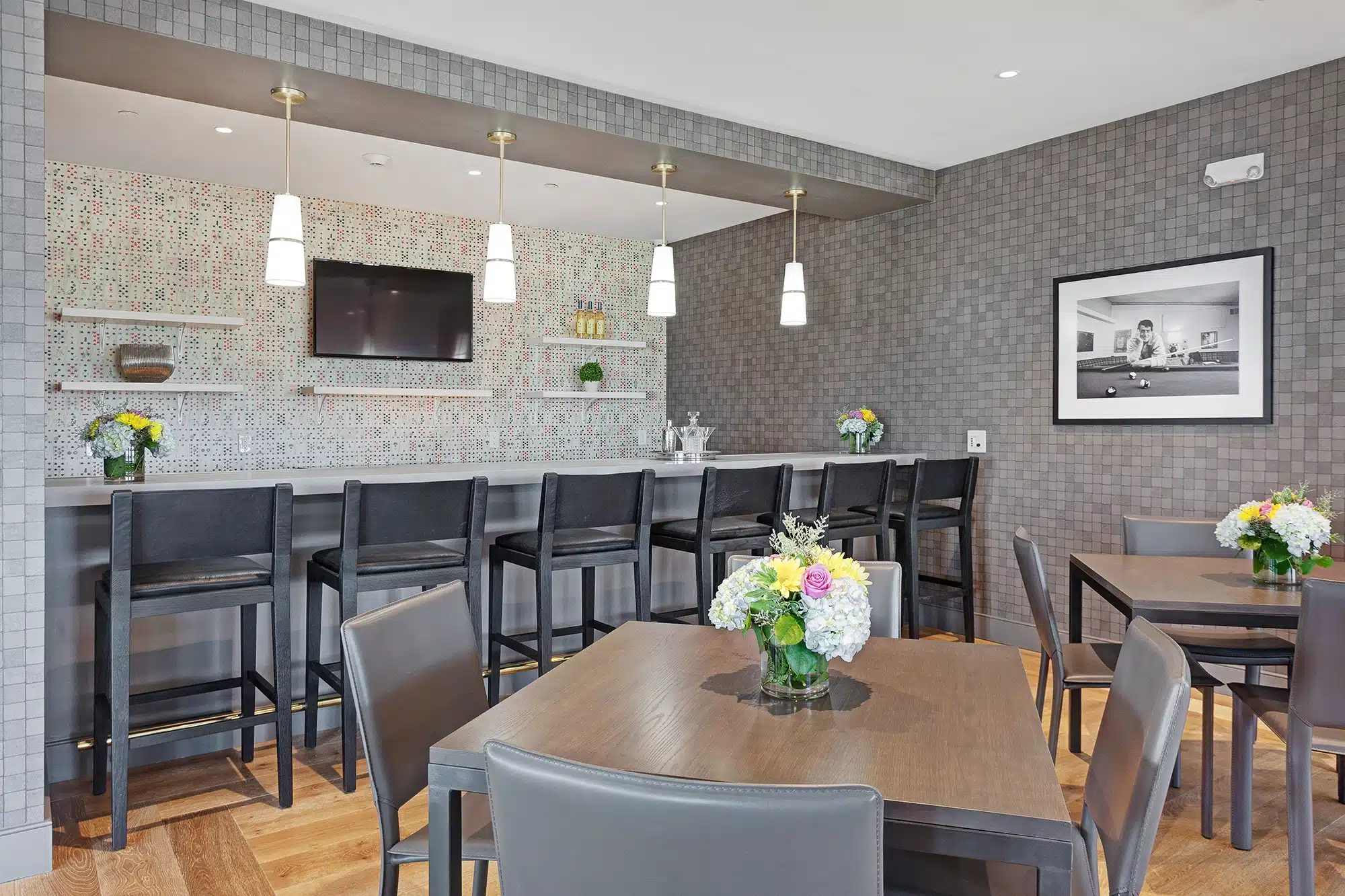 upper bar