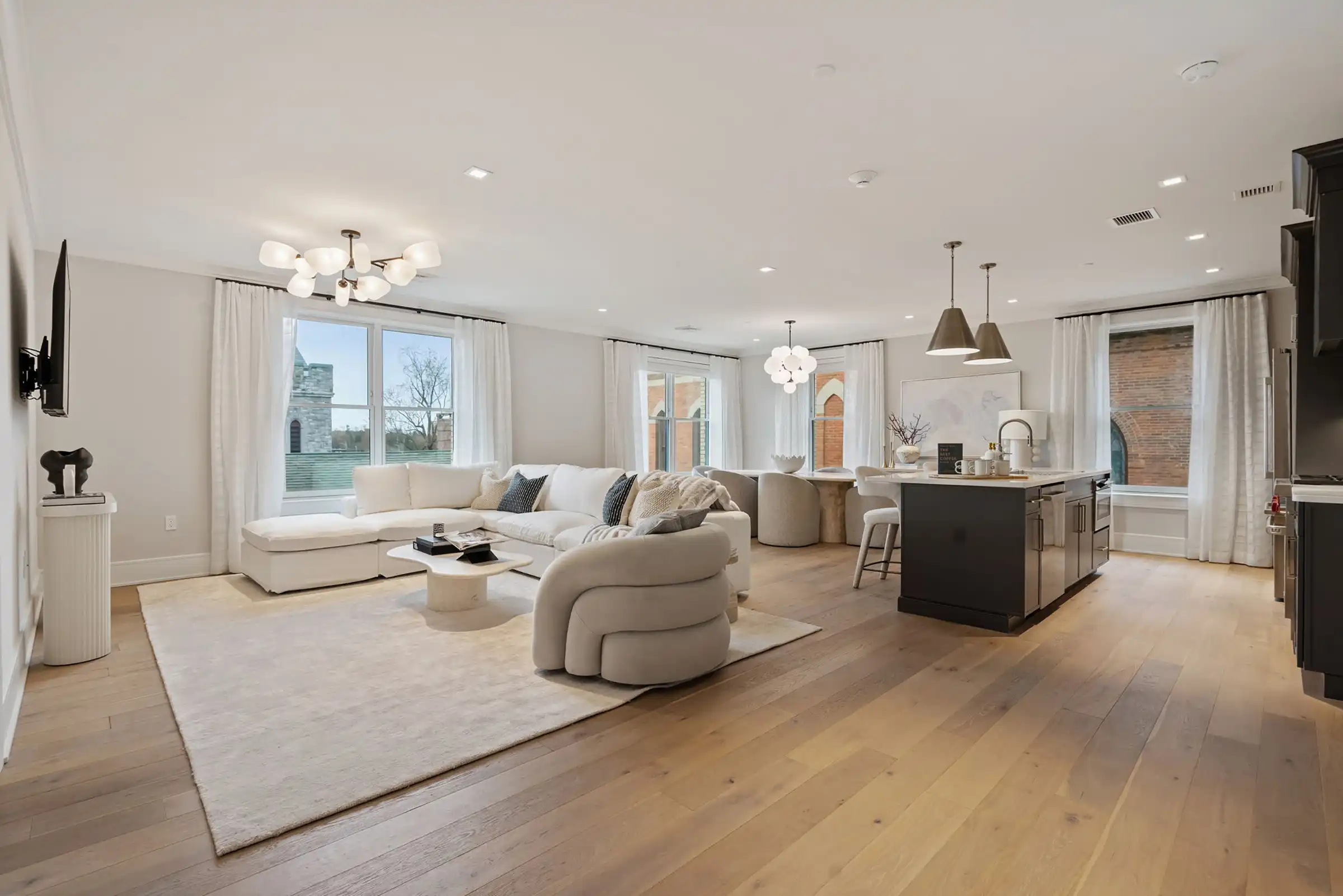 Adelphi Interior Living Room Image - View 21
