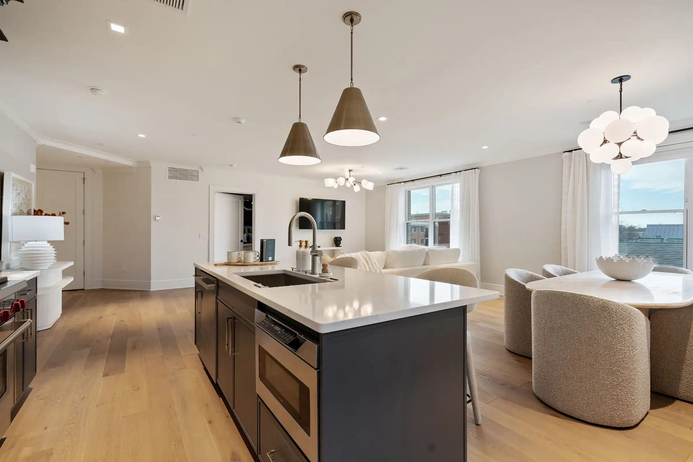 Adelphi Interior Kitchen and Dining Room Image - View 6
