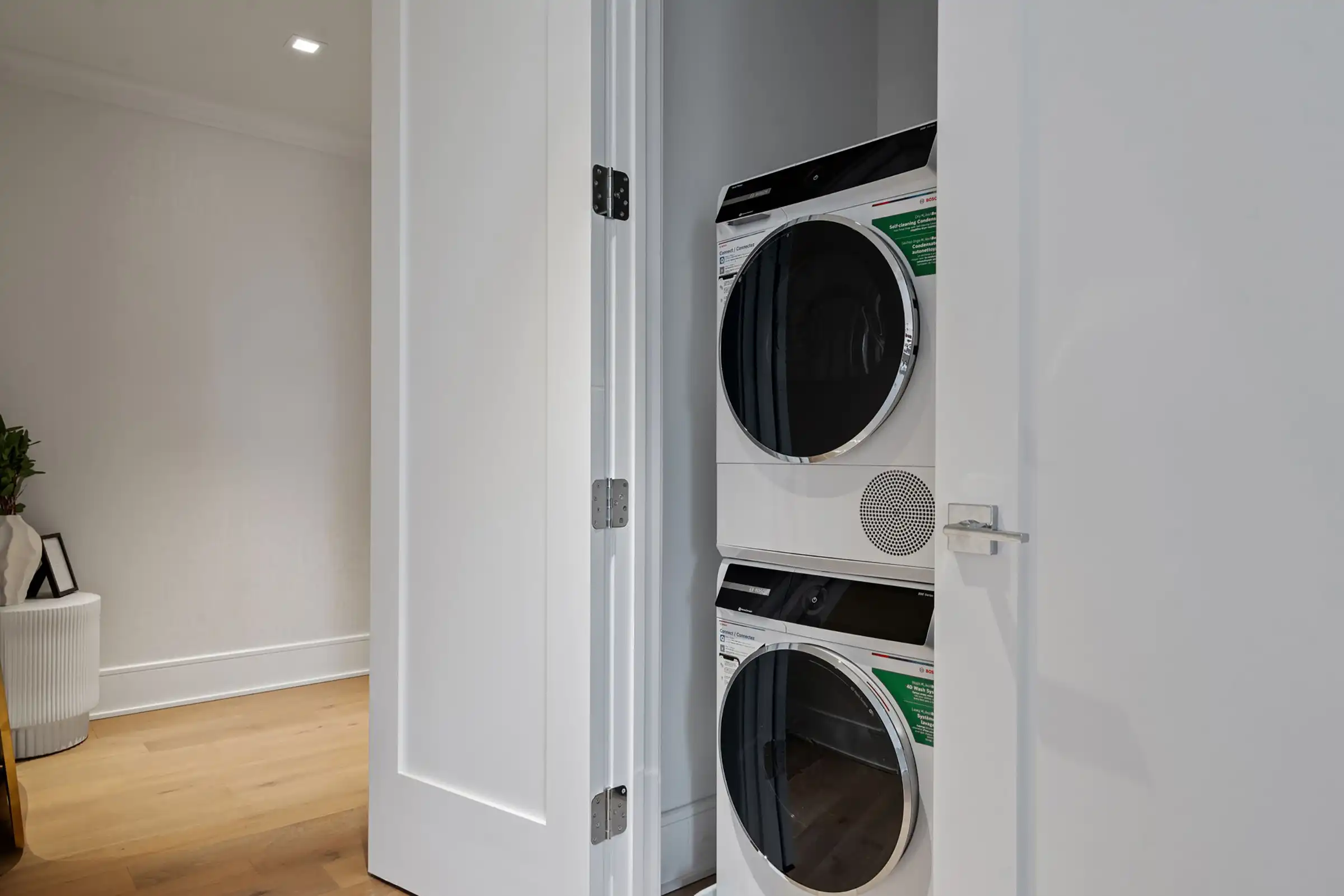 Adelphi Interior Laundry Image - View 16