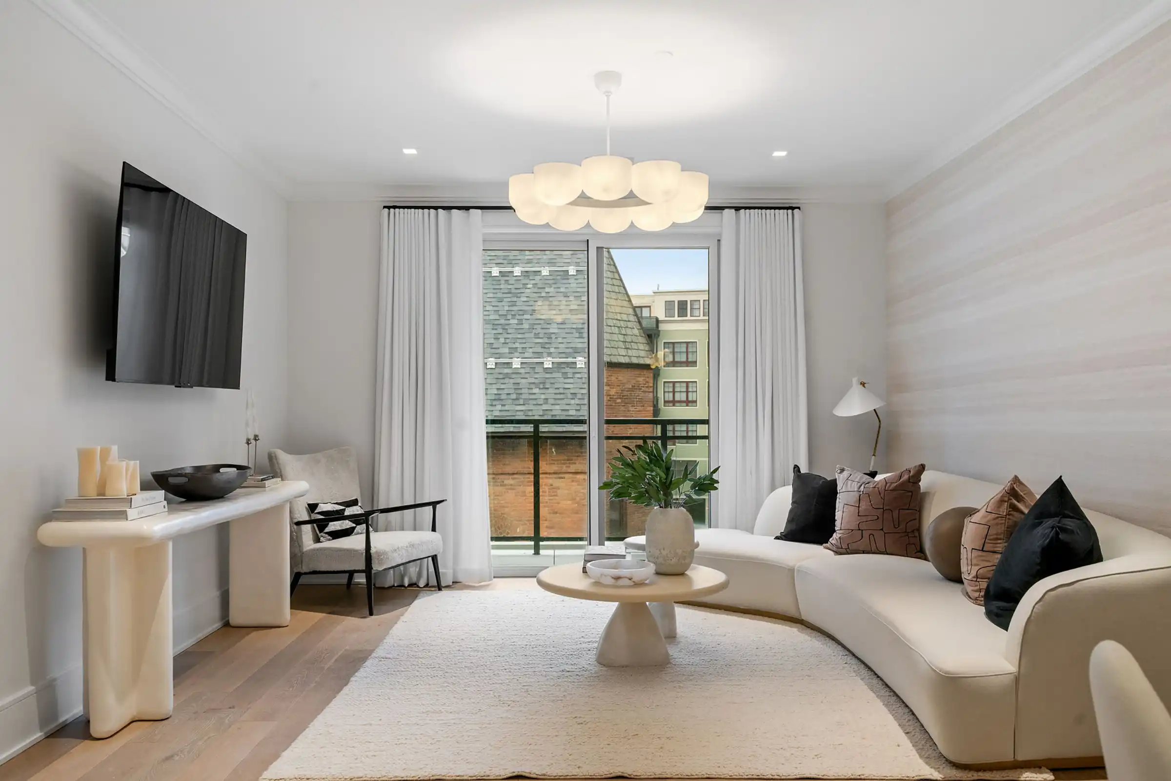 Adelphi Interior Great Room Image - View 11