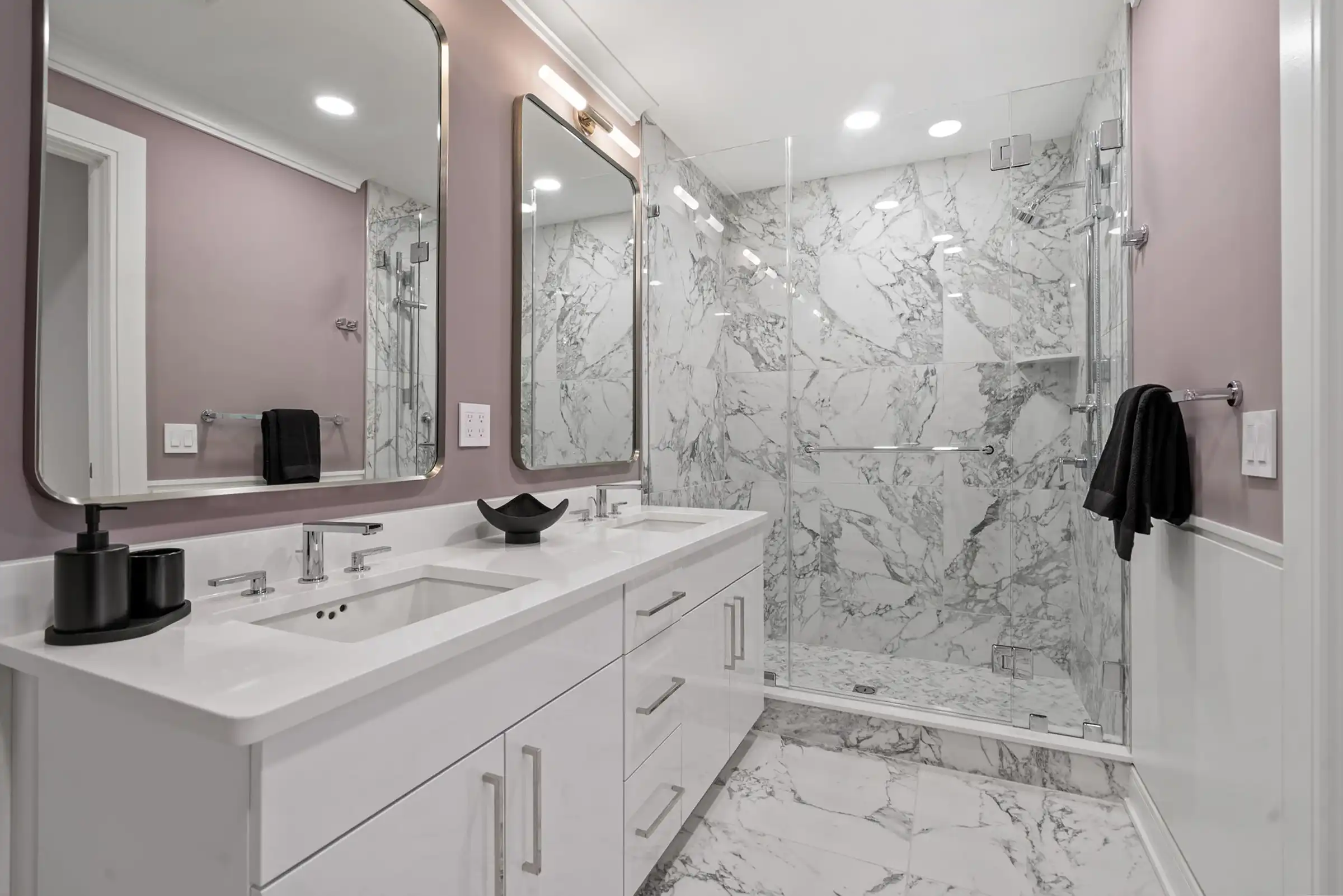 Adelphi Interior Bathroom Image - View 14