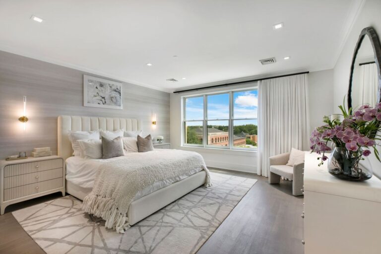 Model M - View 15, Opens Model Box