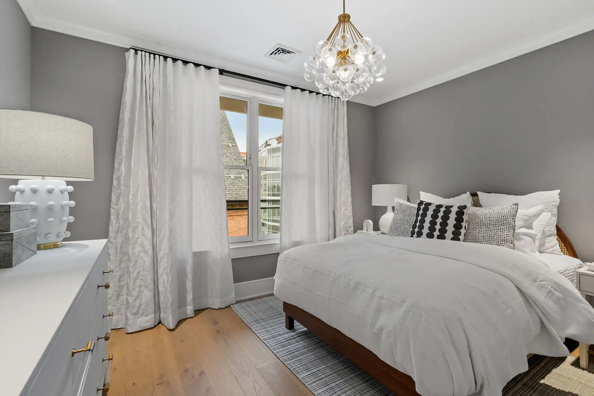 Adelphi Interior Bedroom Image - View 18