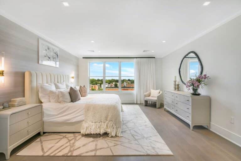 Model M - View 12, Opens Model Box