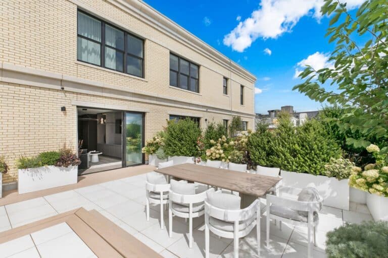 Model M - View 8, Opens Model Box