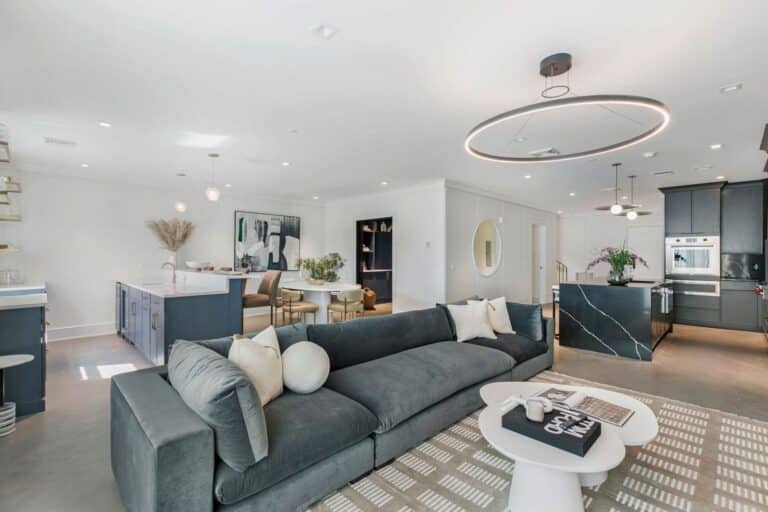 Model M - View 13, Opens Model Box