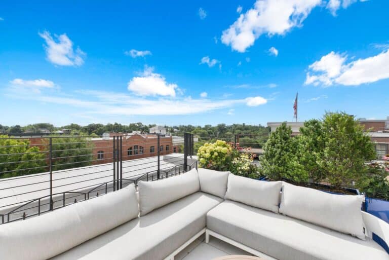 Model M - View 9, Opens Model Box