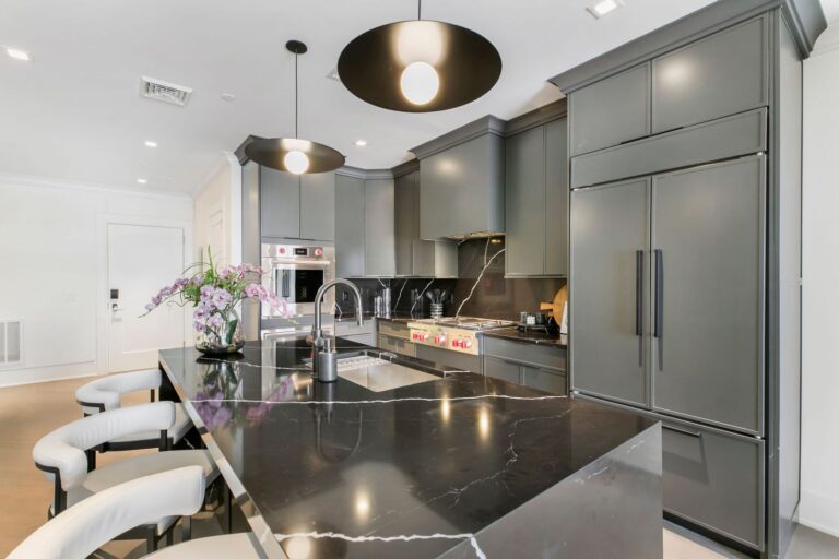 Model M - View 3, Opens Model Box