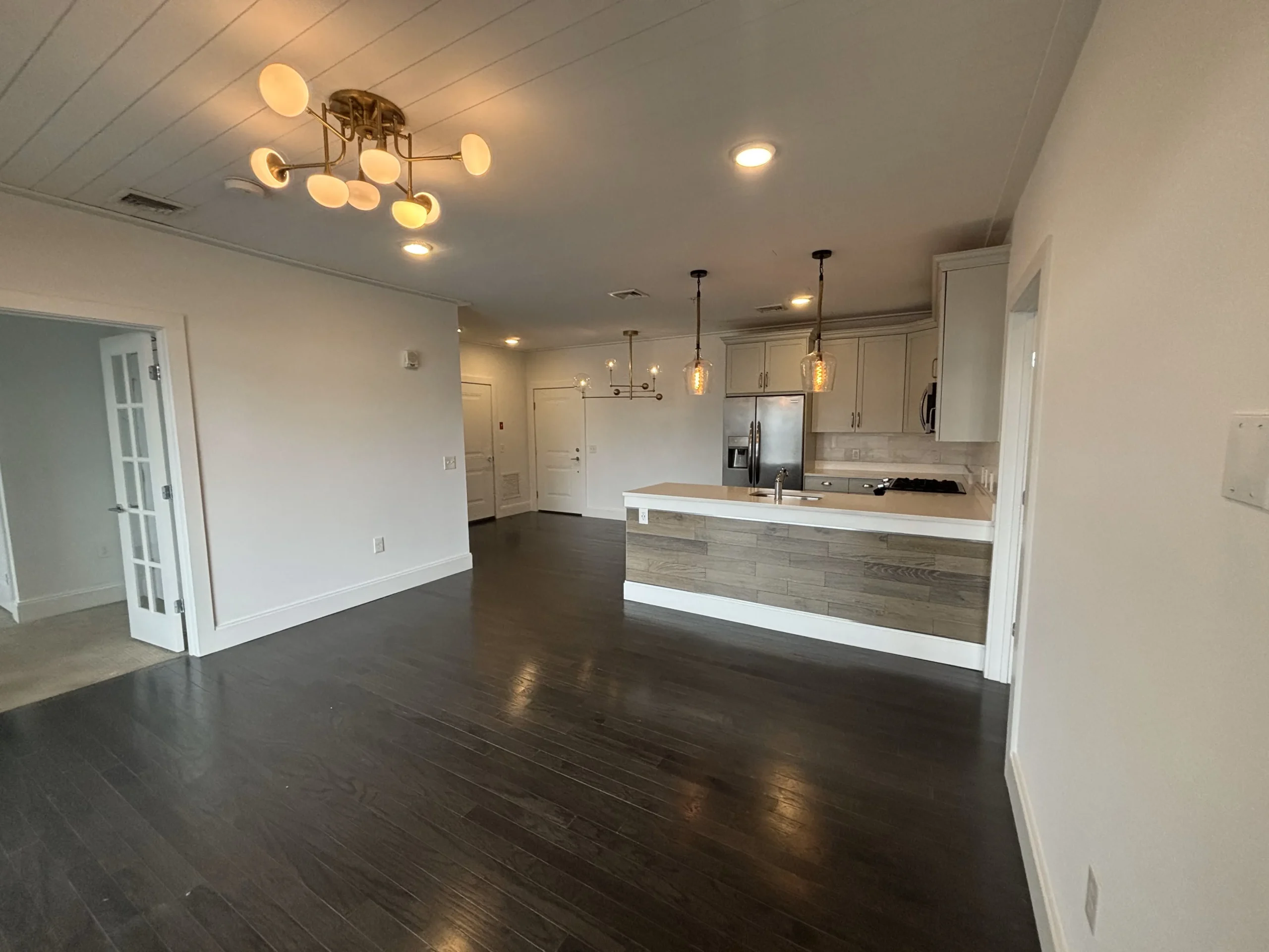 Image of Kitchen at 213 Marina Pointe Drive - View 3