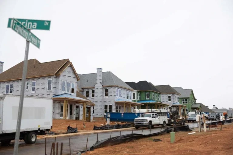 Lakeside Pointe under construction