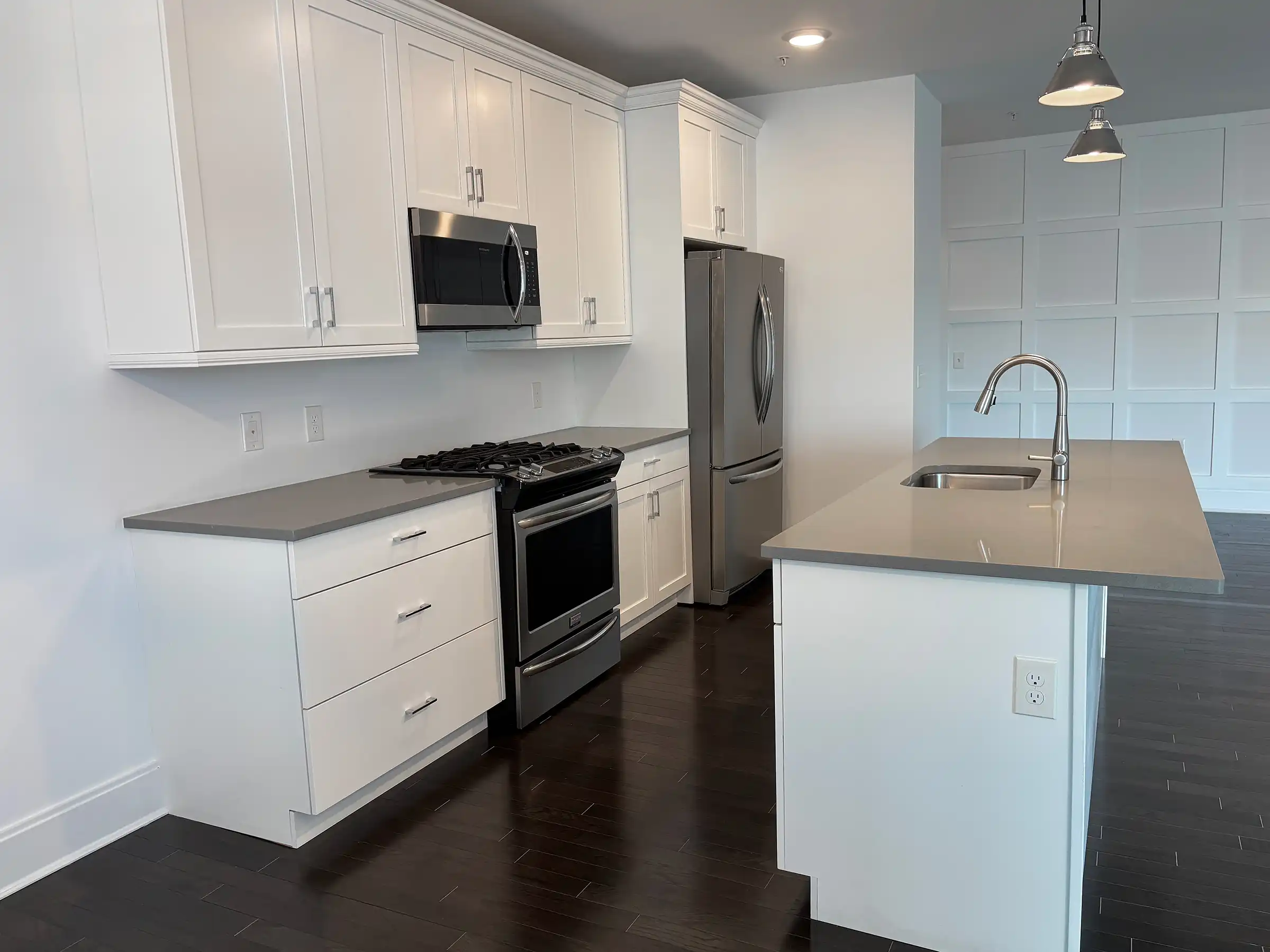 526 Marina Pointe Drive Interior - View 5