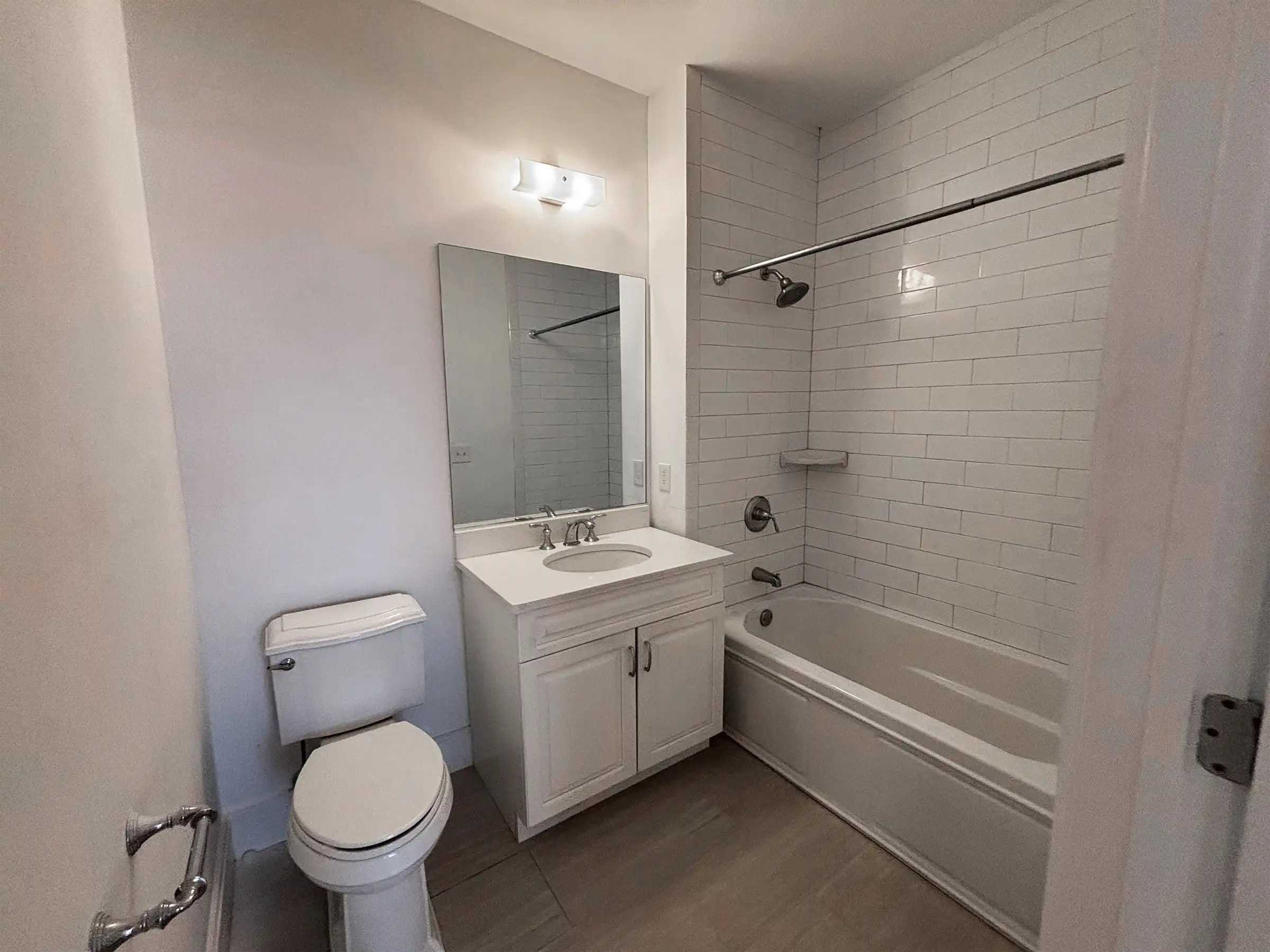 535 Marina Pointe Drive Bathroom - View 7