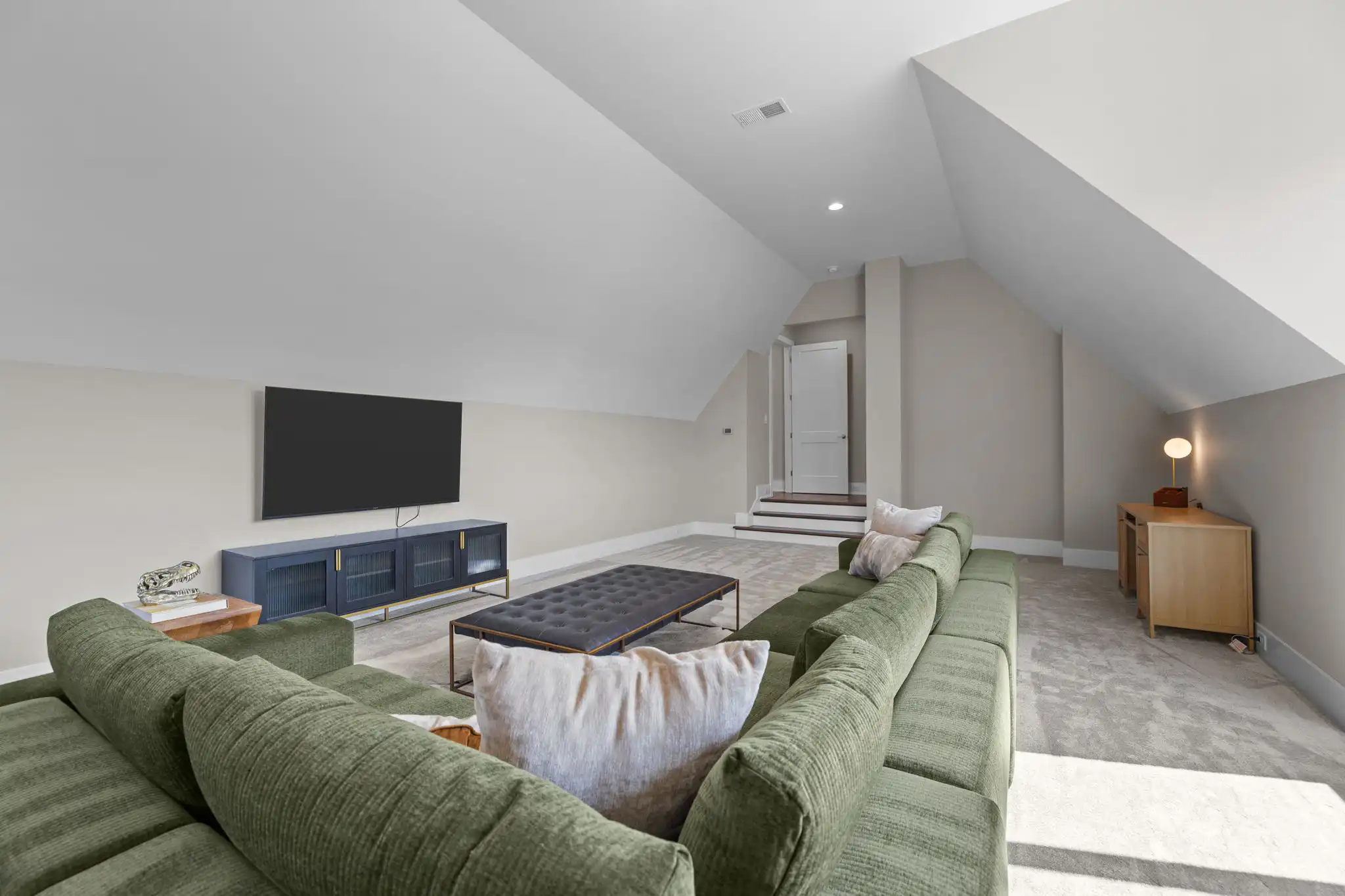  - View 33, Opens Model Box