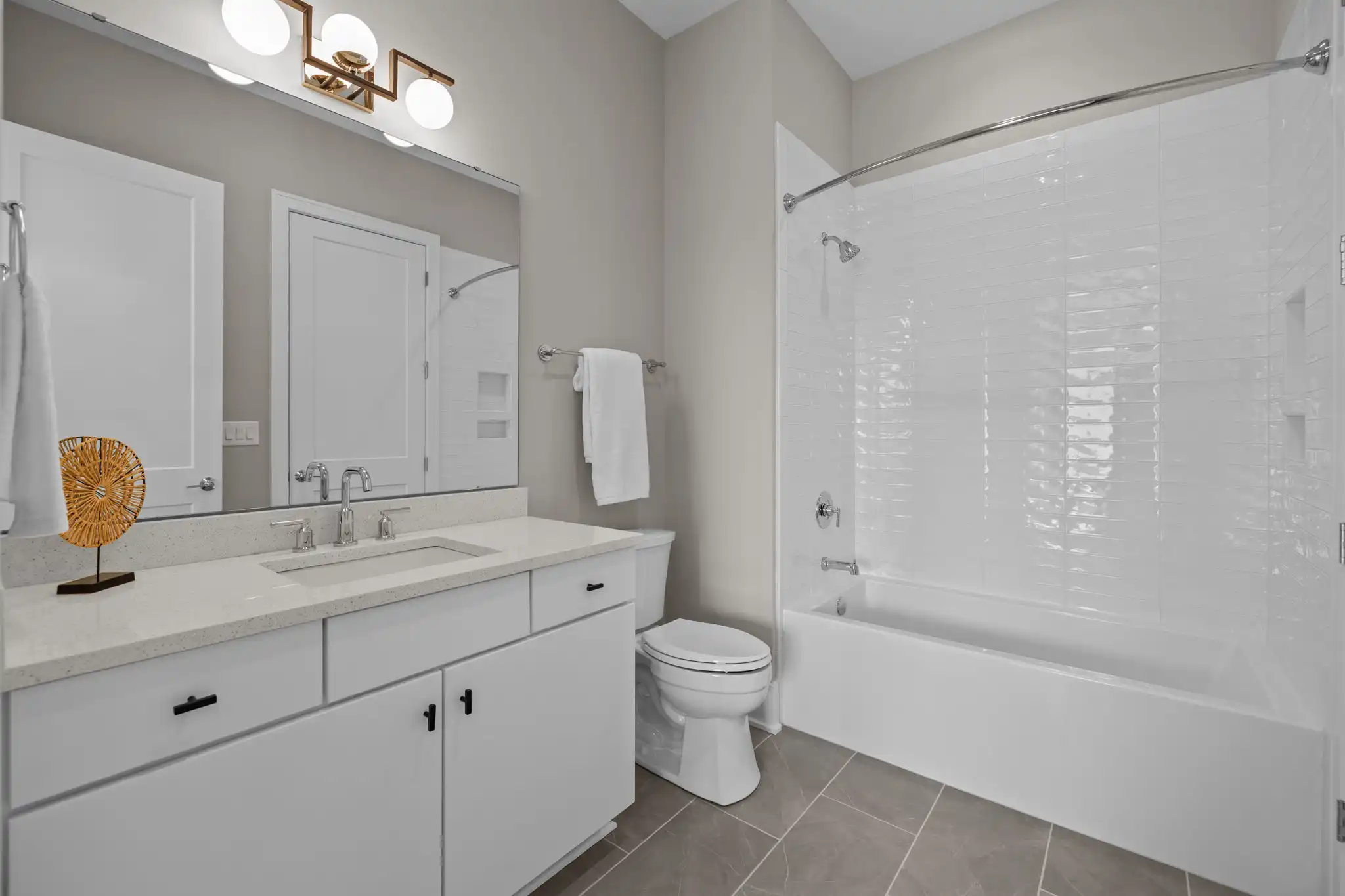  - View 28, Opens Model Box