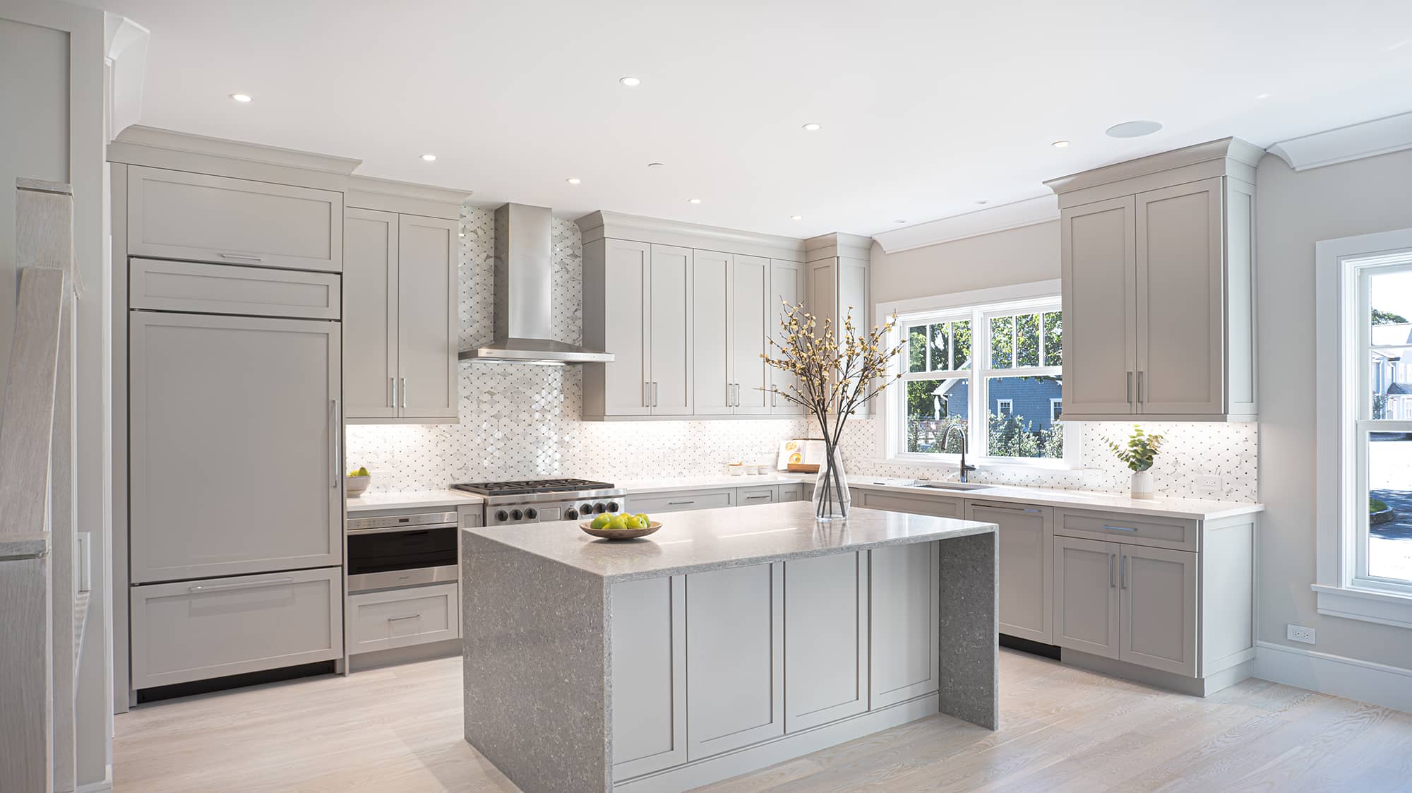 Latch white pained model kitchen